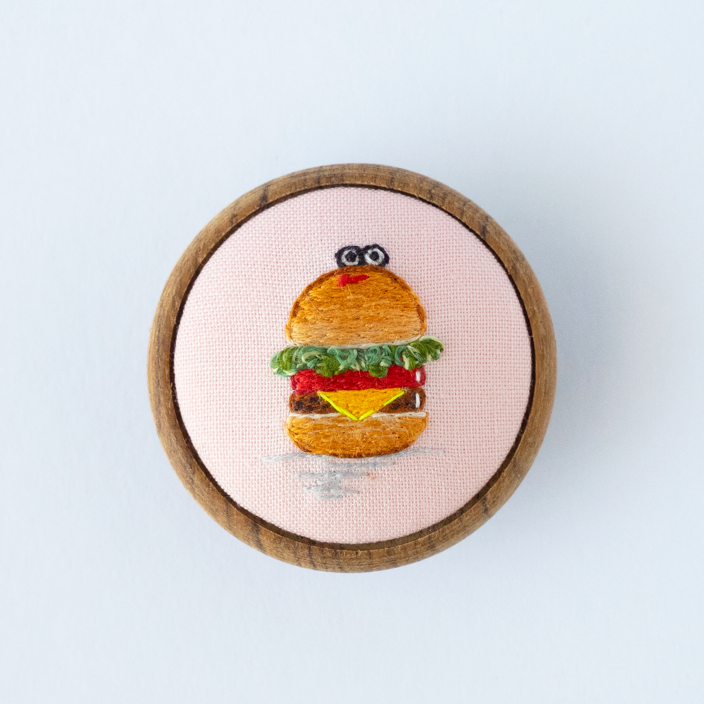 ちょっと嬉しそうなハンバーガーの妖精