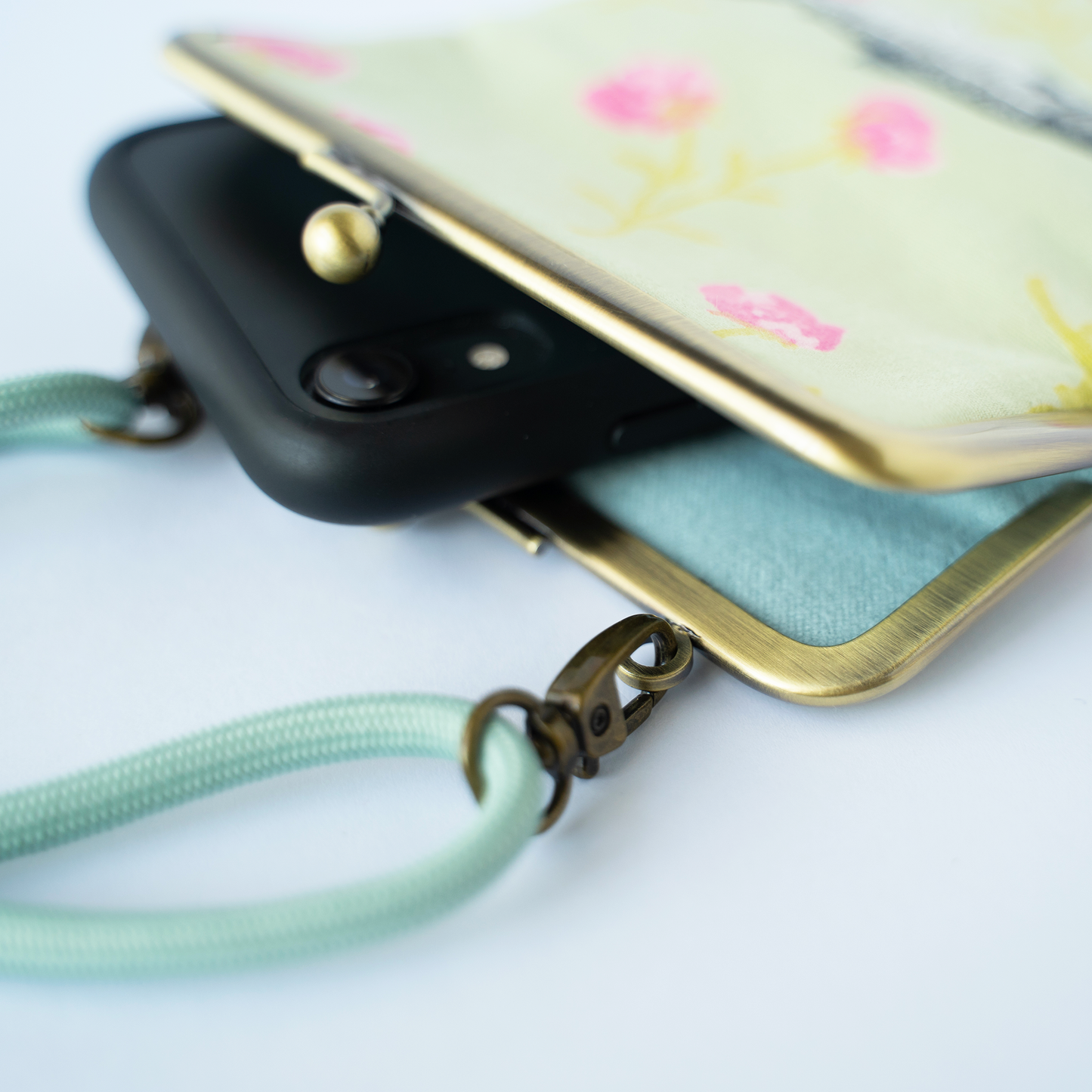 シャケのスマホケース