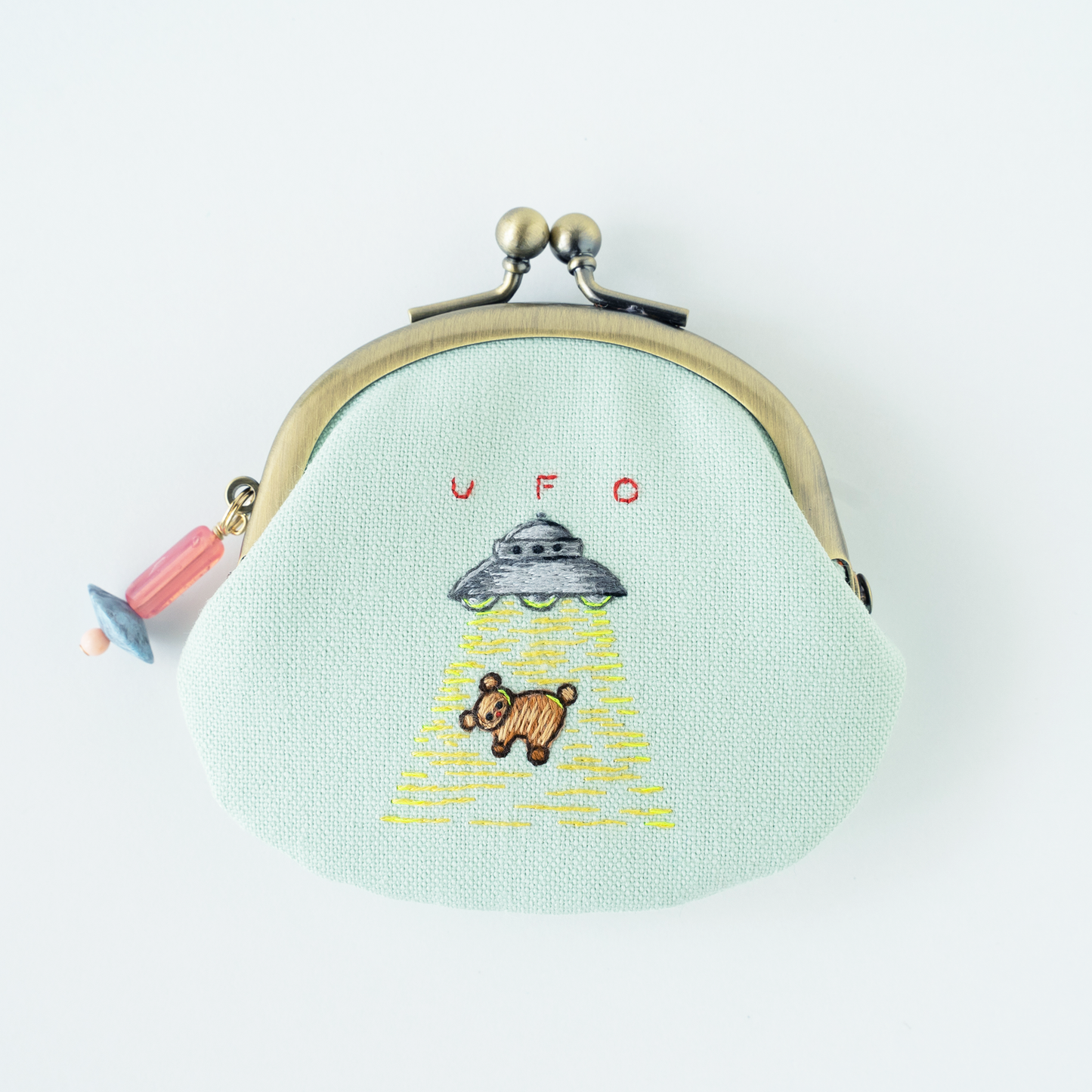 クマのぬいぐるみを収集するUFO