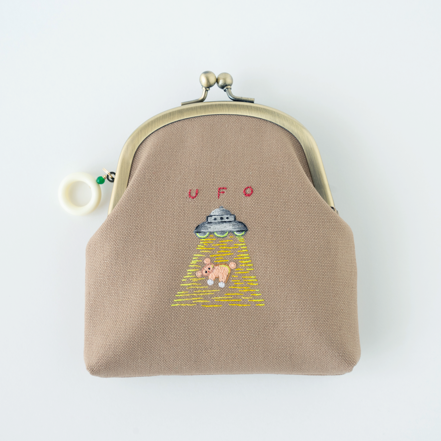 クマのぬいぐるみを収集するUFO