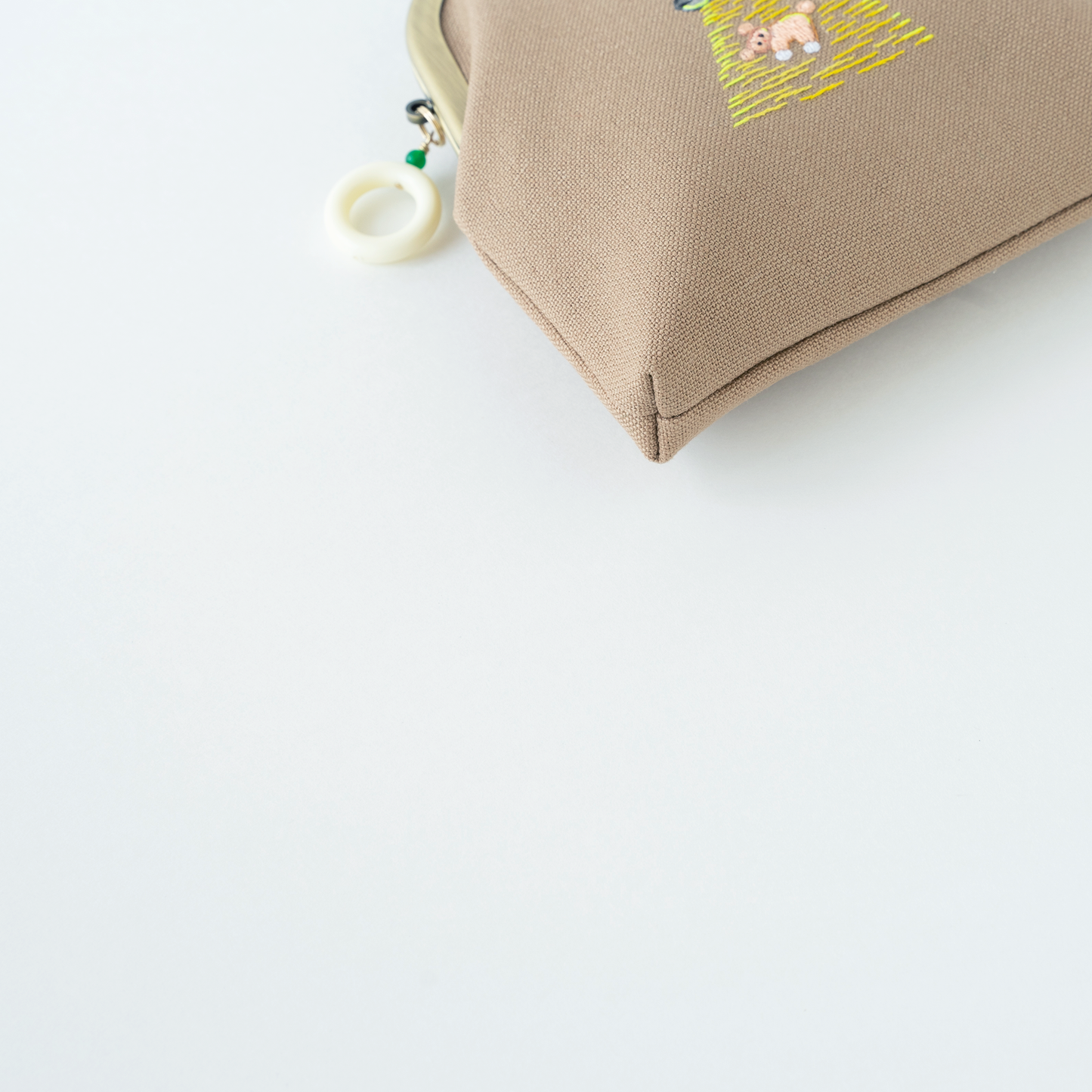 クマのぬいぐるみを収集するUFO